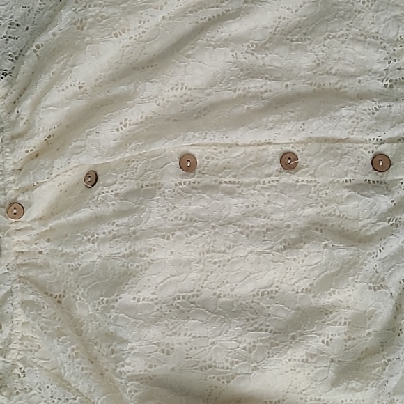 No Boundaries white brown button  off the Shoulder top. Size XXL/2XG - Picture 2 of 4